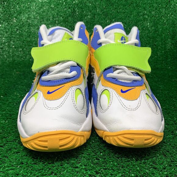 Nike Air Max Speed Turf Boys Size 4Y White Athletic Shoes Sneakers DR9869-100 - Picture 2 of 9